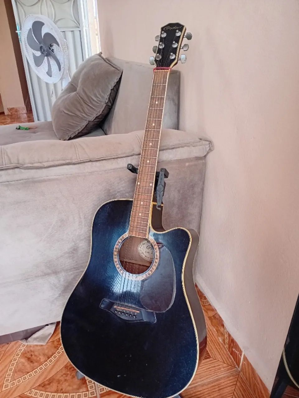 Vendo violão + pedestal