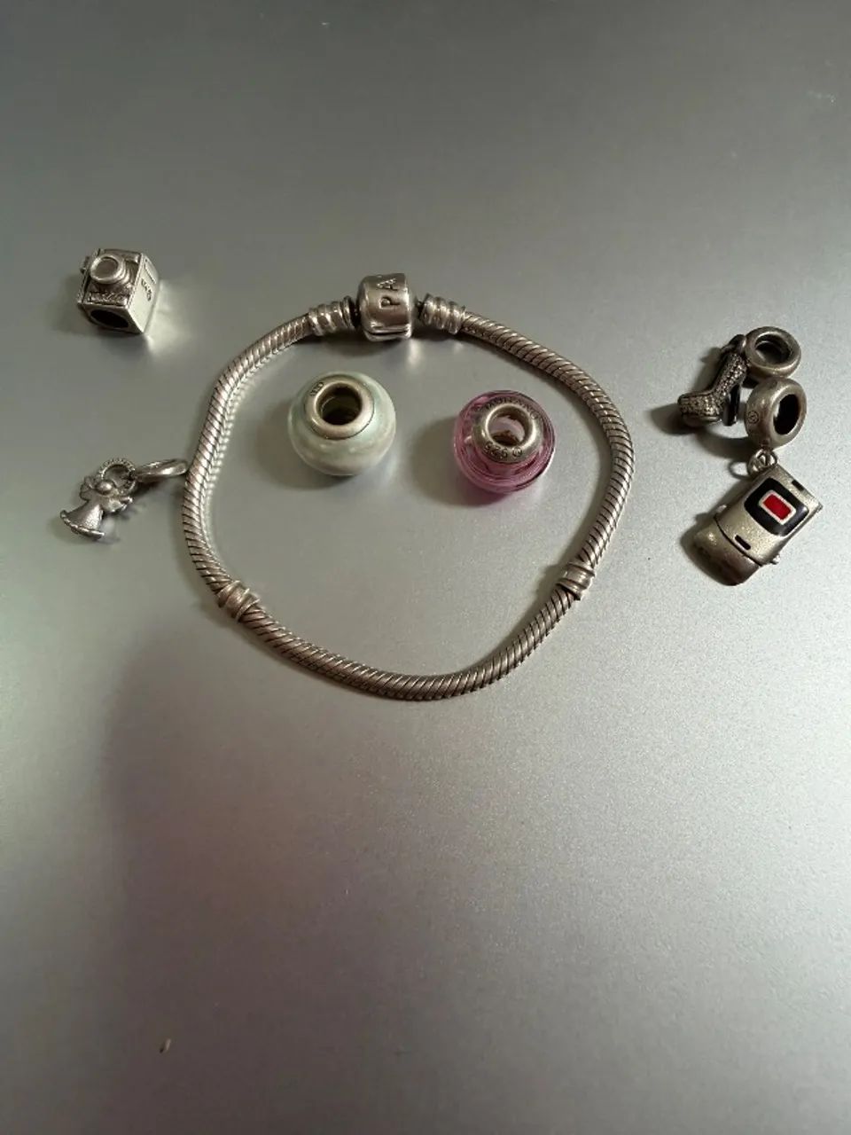 Pulseira Pandora com berloques