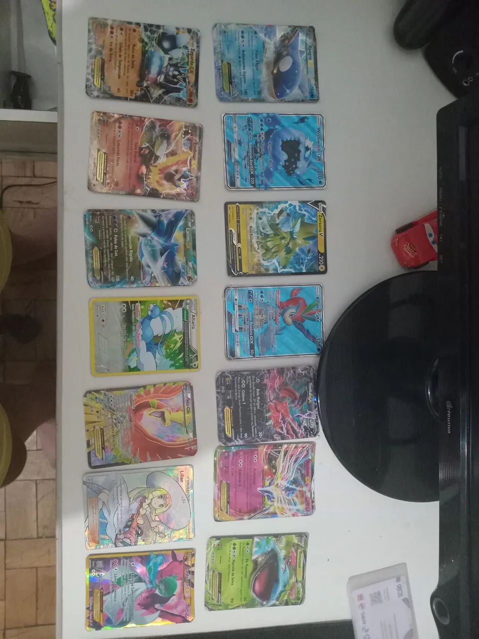 Coleção de cartas em estado D e HP