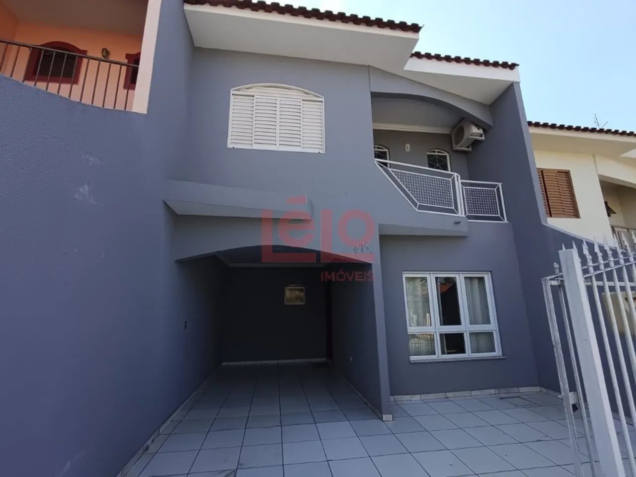 SOBRADO À VENDA  EXCELENTE LOCALIZAÇÃO