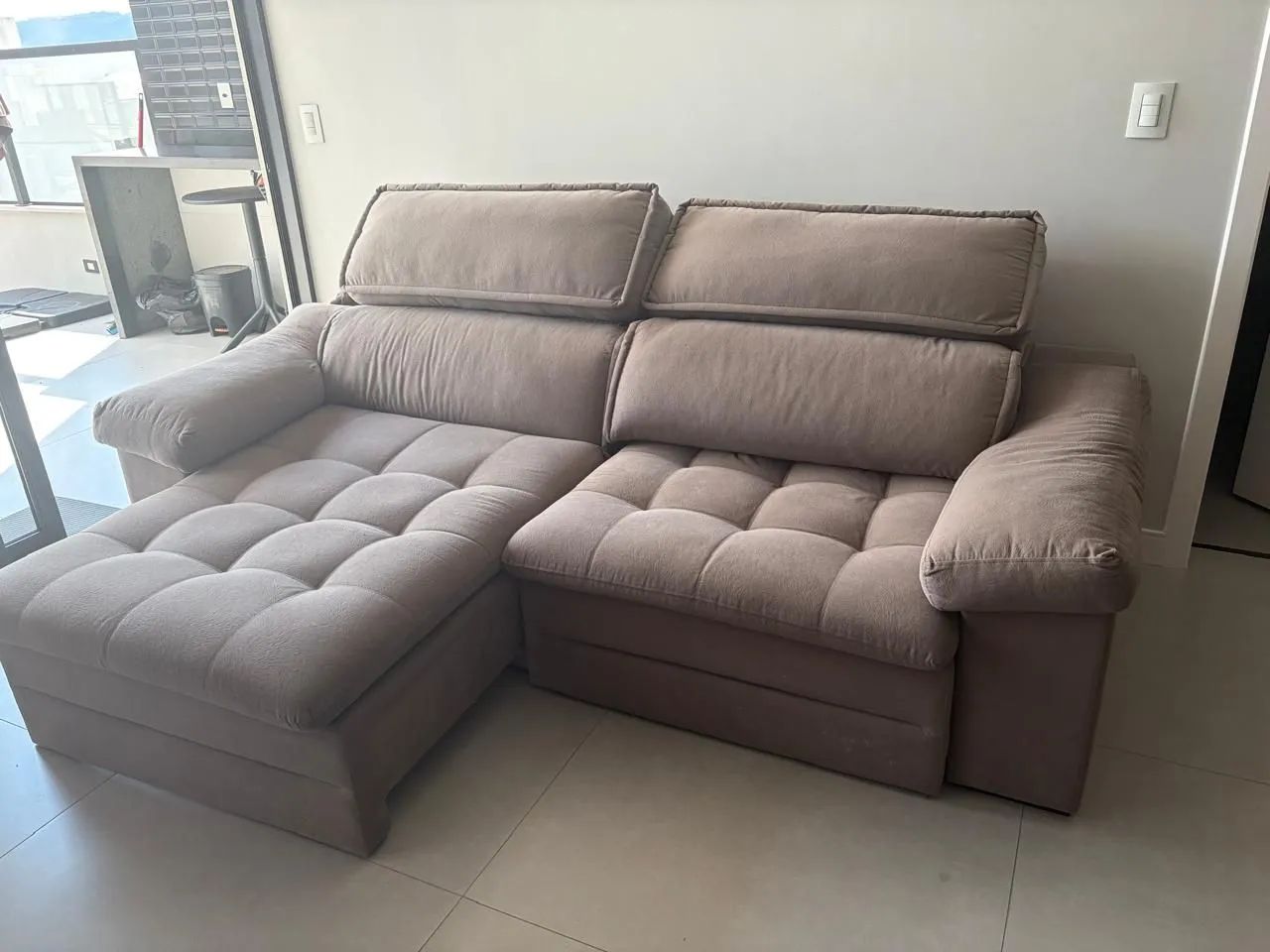 Sofá Retrátil com Chaise - Confortável e Espaçoso