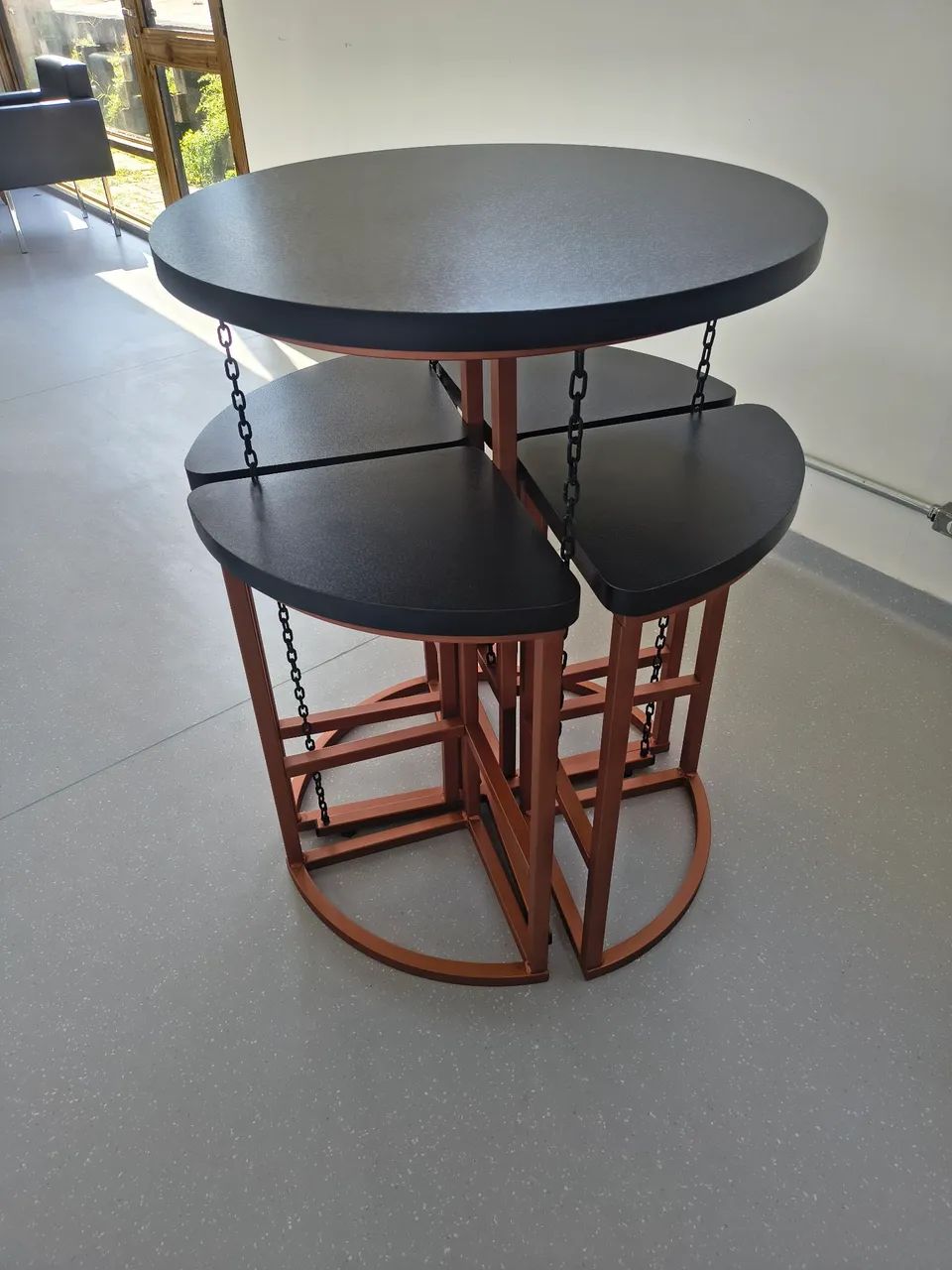 Mesa Bistrô com 4 banquetas, peça única e exclusiva 70x70 