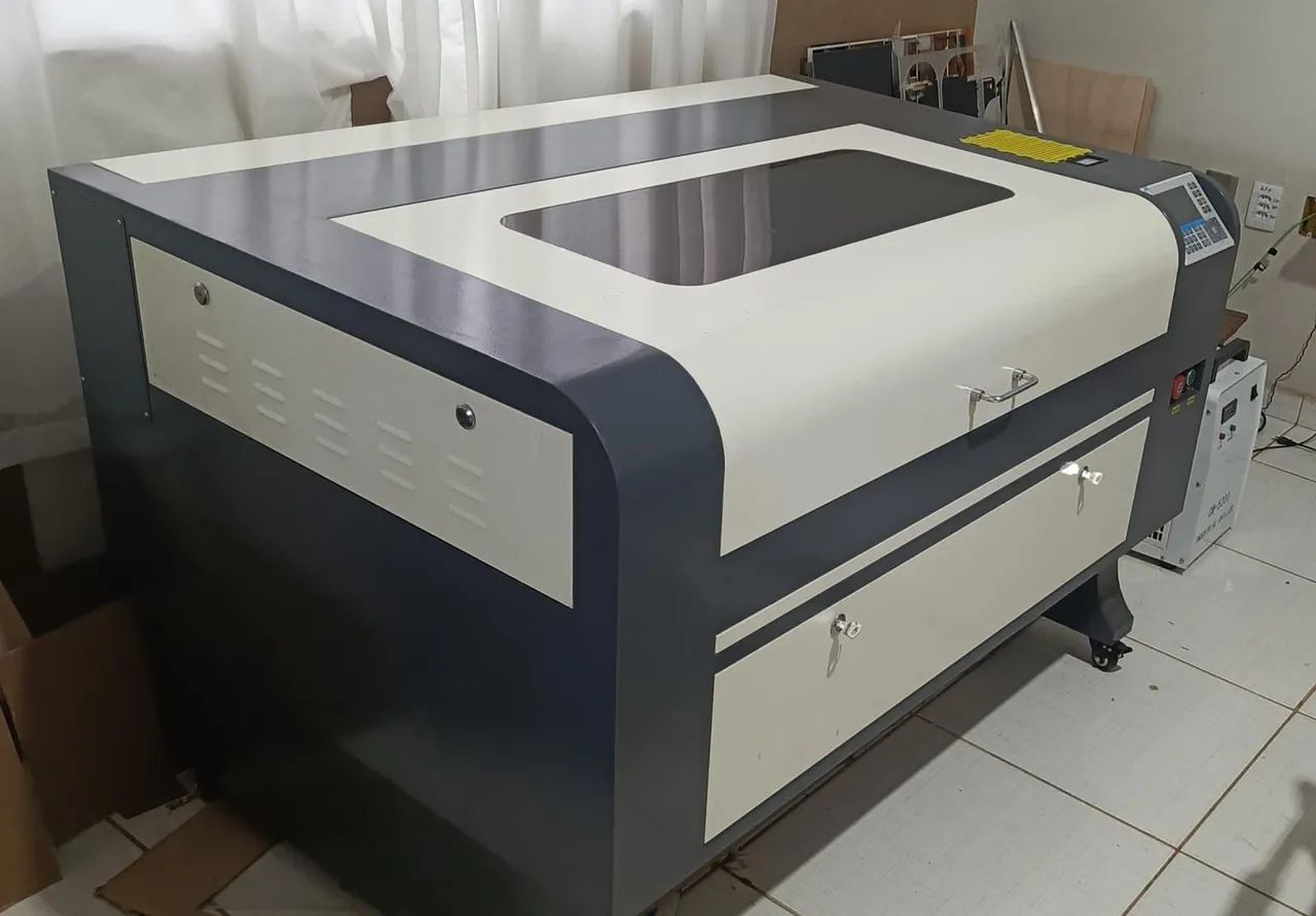 Máquina laser 90x60 seminova