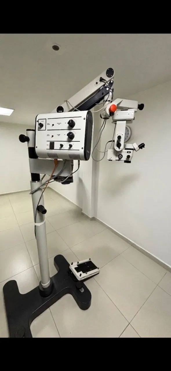 Microscópio M690