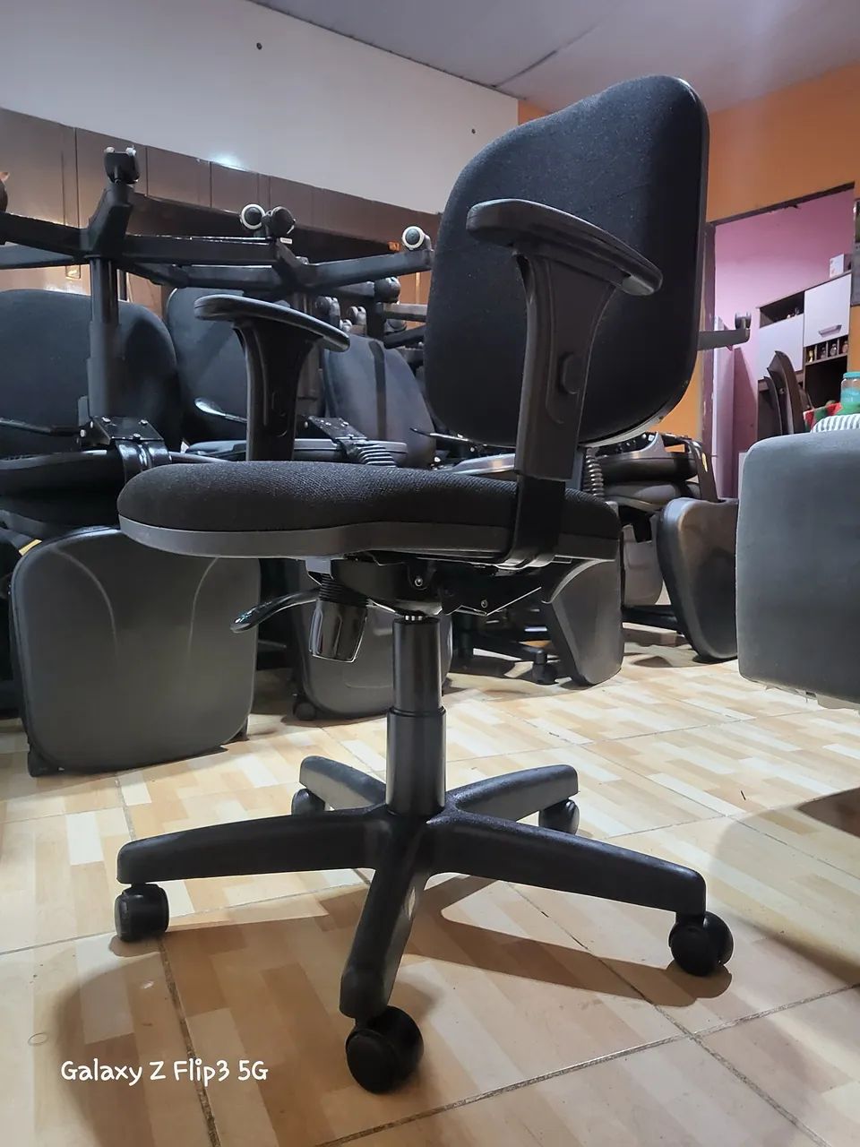 Cadeira Diretor para Escritório Semi Nova - Foto 4