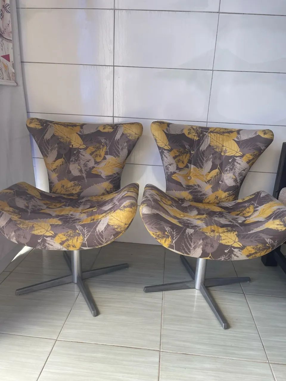 Duas cadeiras giratórias excelente 