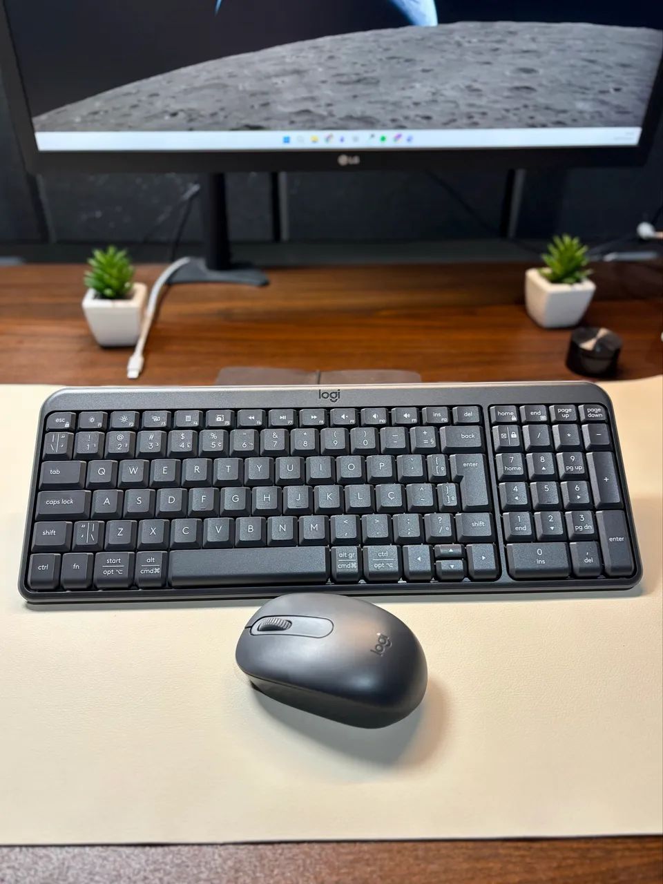 Kit Teclado e Mouse Sem Fio Logitech MK250 [NOVO]