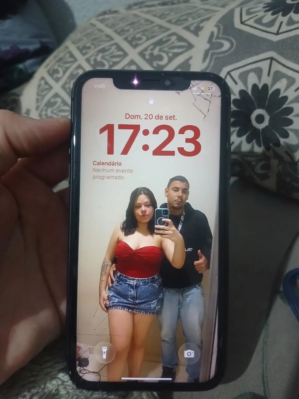 Iphone 11 com carregador e capinhas
