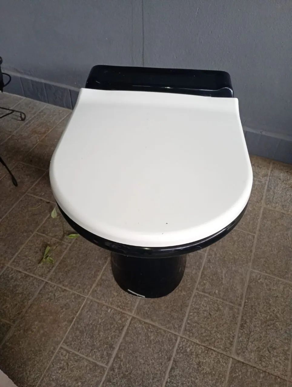 Vano Sanitário com tampa e válvula 