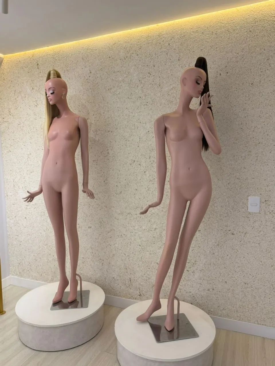 DUPLA DE MANEQUINS SLIM <br>Vendo - Foto 3
