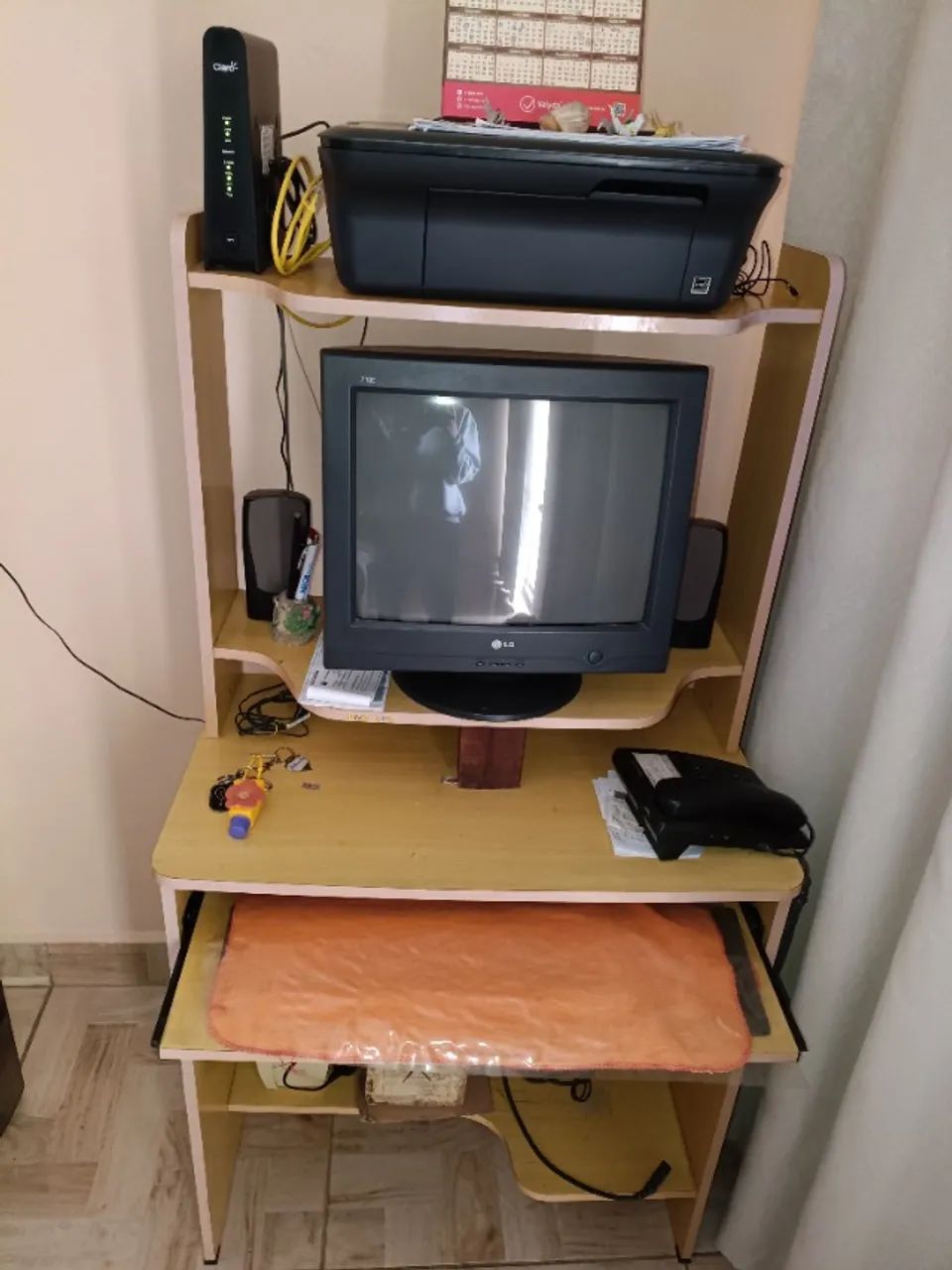Mesa para computador desktop 