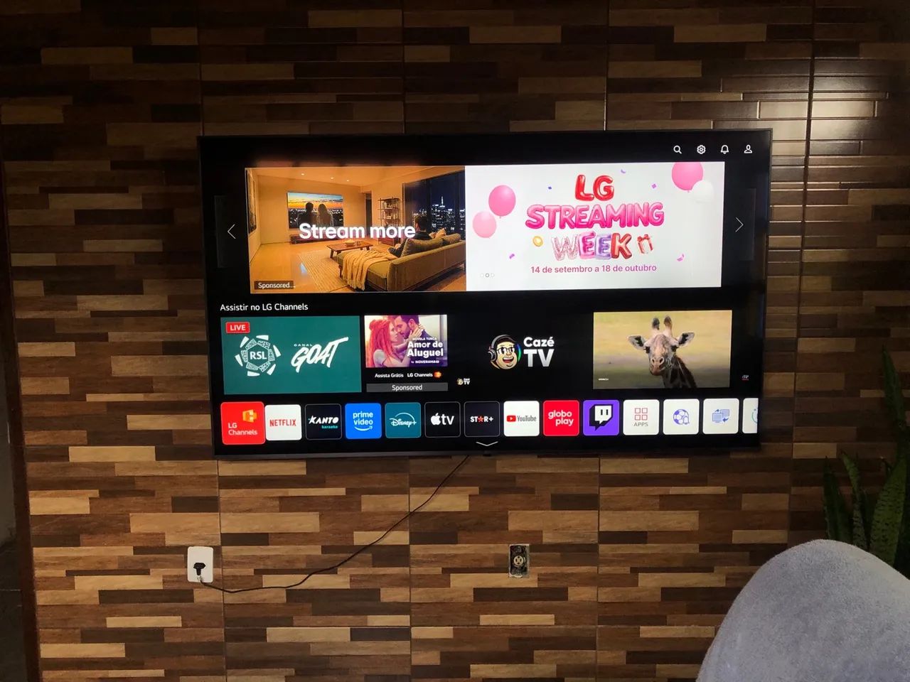Vendo Smart TV LG 70 polegadas 4K UHD (Usada) - Foto 3