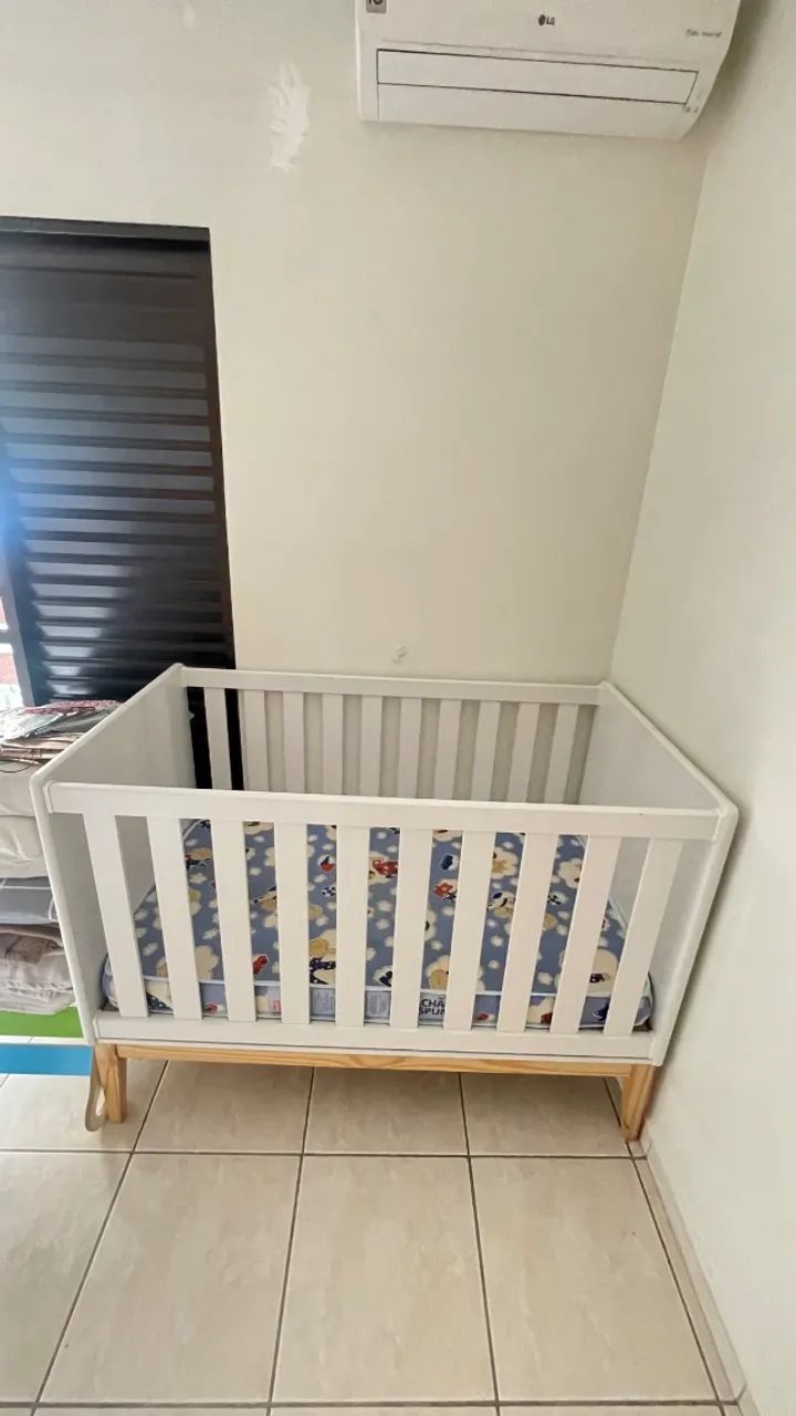 Berço americano e cômoda com portas e gavetas  - Foto 3