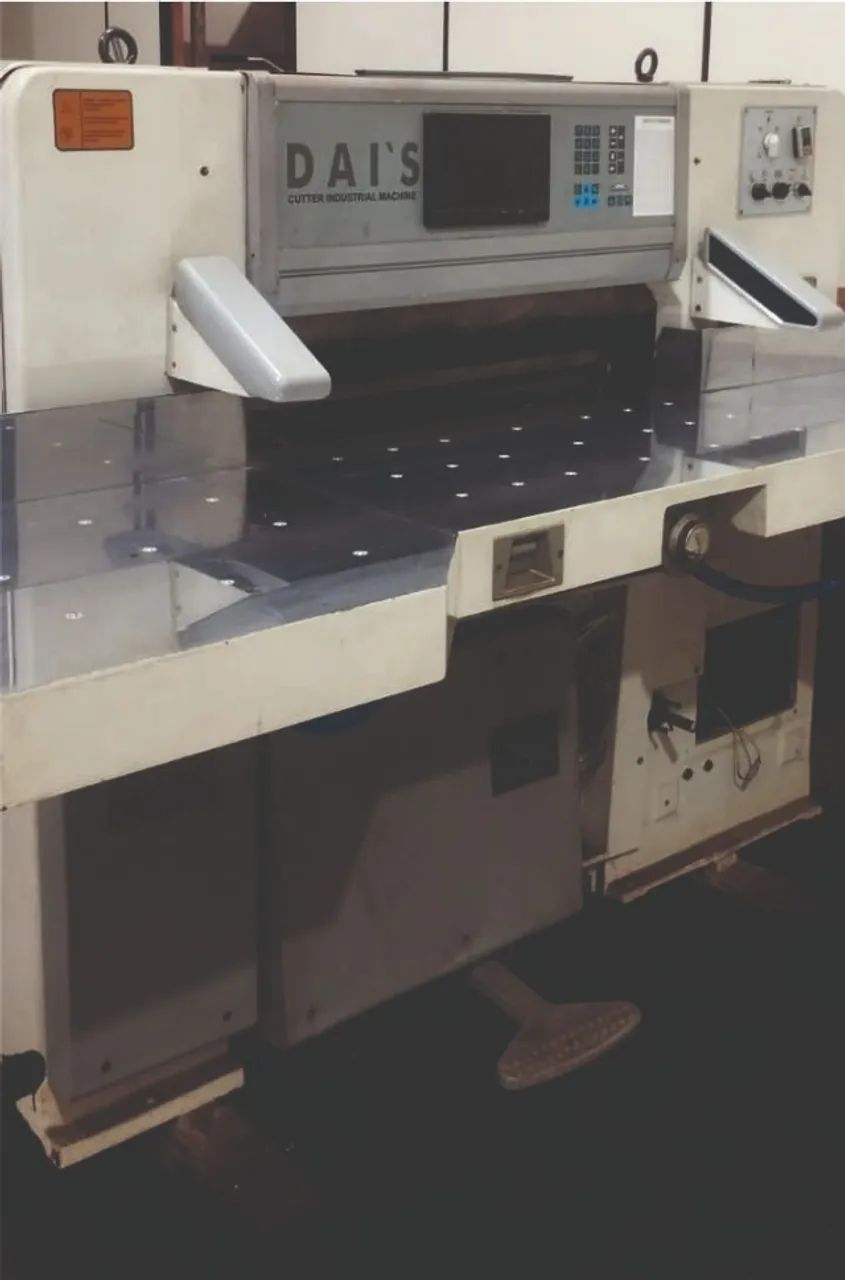 GUILHOTINA INDUSTRIAL AUTOMÁTICA COM PROGRAMAÇÃO