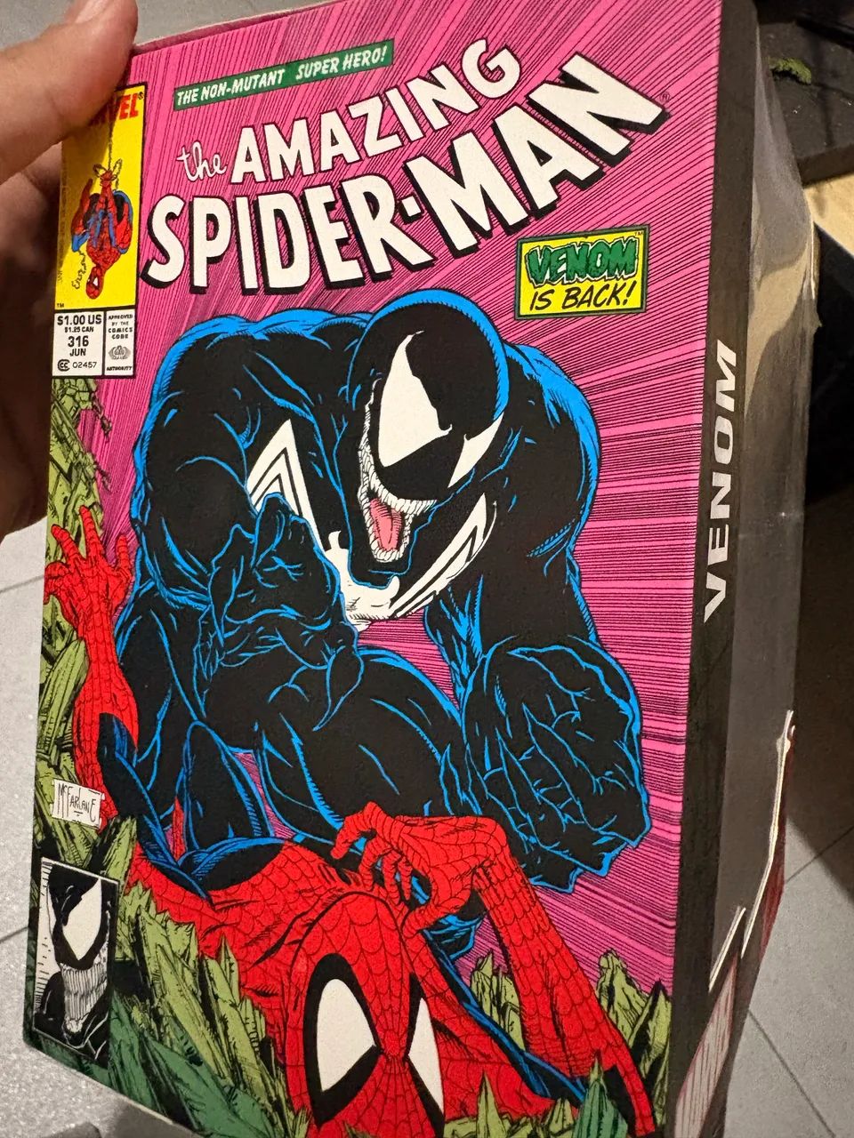 Venom 1/10 mcfarlane toys