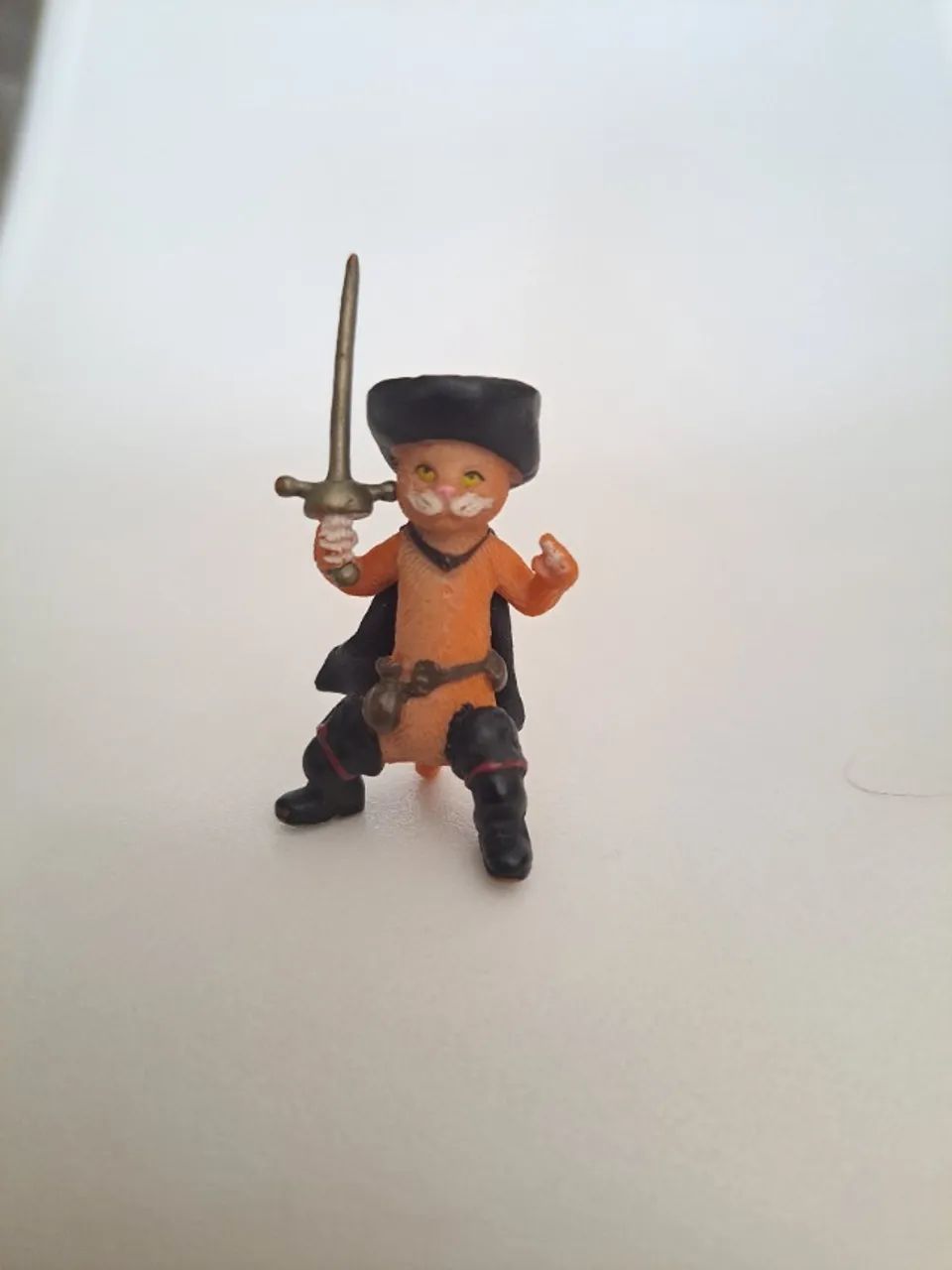 Gato de botas miniatura 5cm altura 