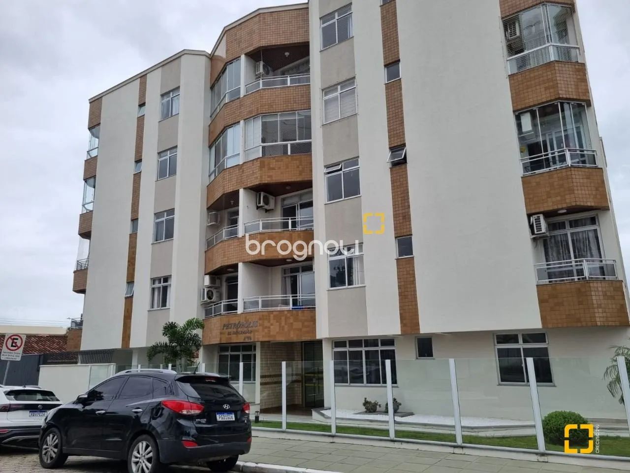 Apto Capoeiras 03 quartos com suíte duas sacadas e garagem. - Foto 3