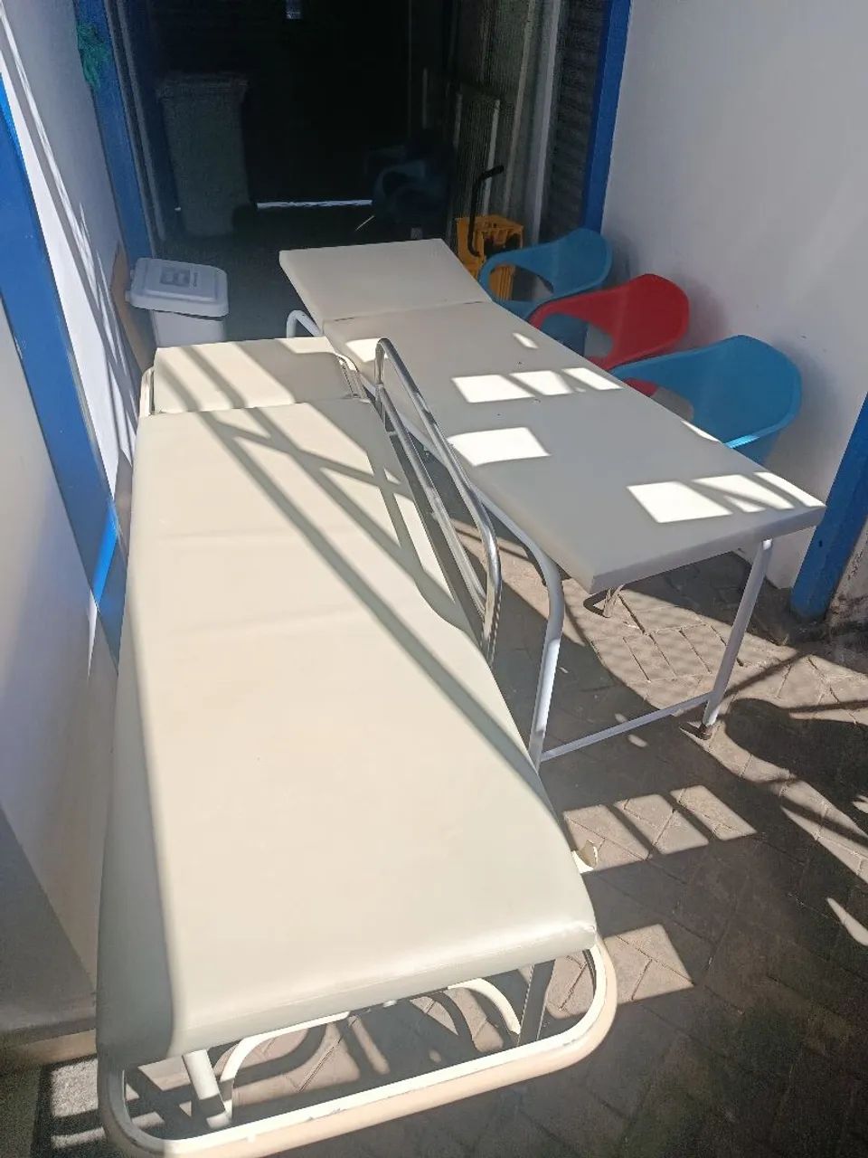 Vende- se macas ,  bem conservadas e boas para quem irá trabalhar em estética.