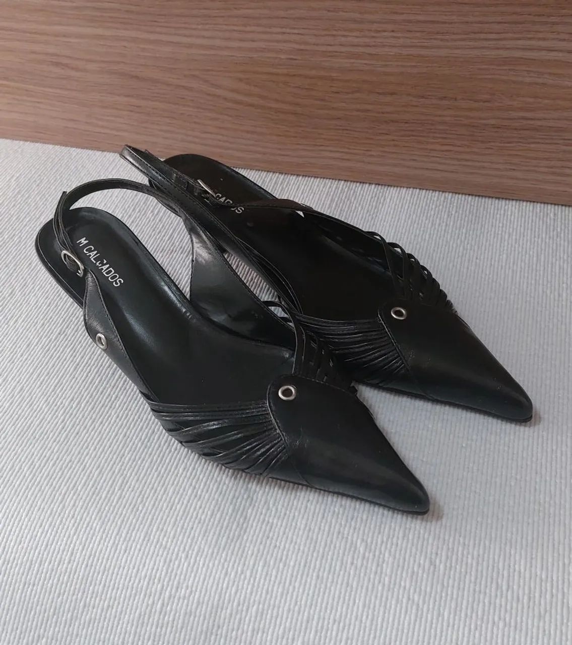 Sapato modelo slingback preto - Foto 2