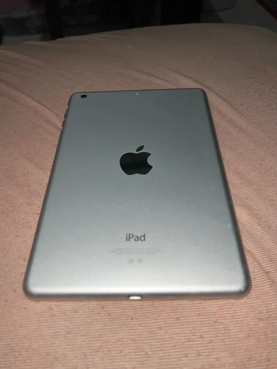iPad mini 2 com capinha e carregador  - Foto 2