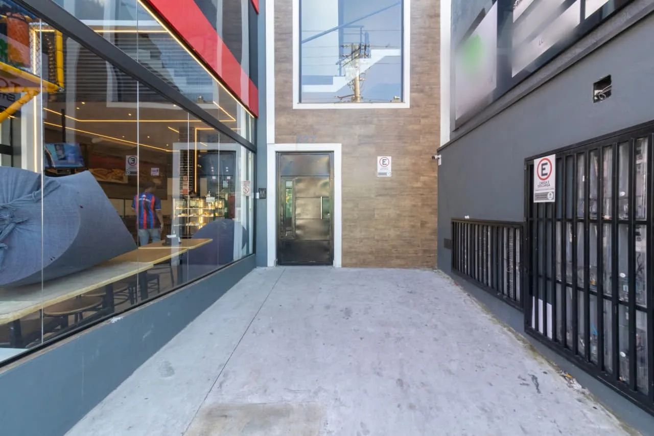 Sala comercial na Avenida Arquiteto Vilanova Artigas, 427 - Sala 1  28 m²