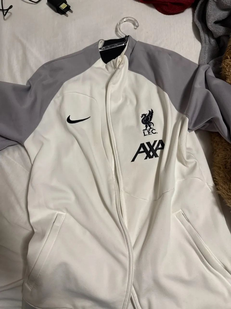 casaco branco liverpool