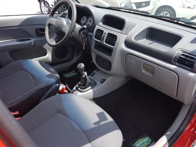 Clio Authentique 1.0 mecânico 4 portas flex - Foto 16
