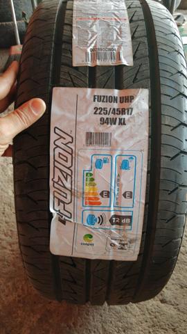 Vendo pneu perfil 225/45/17. novos