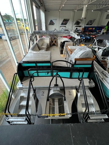 Pontoon F-Boat 7500 com Motor de popa 200 HP Mercury  - Fluvimar Catamarã - Foto 4