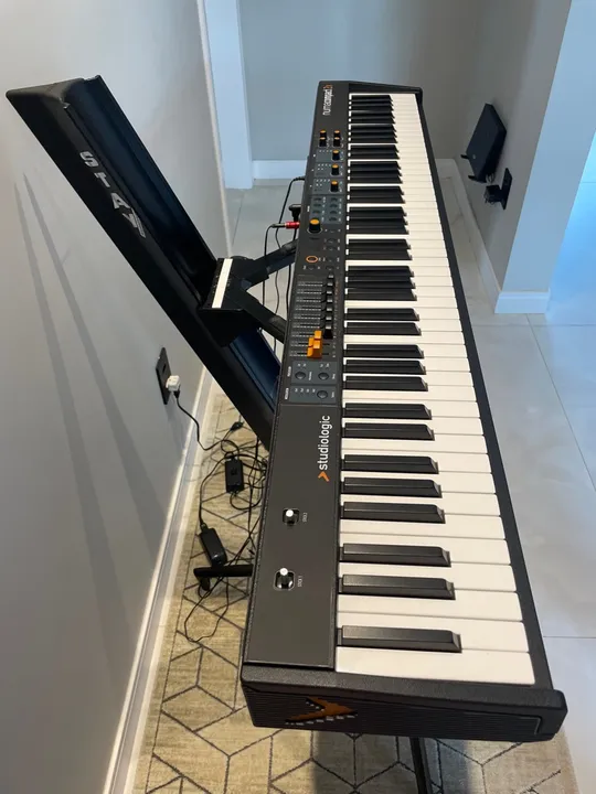 Vendo um piano completo comprado nos Estados Unidos tem nota
