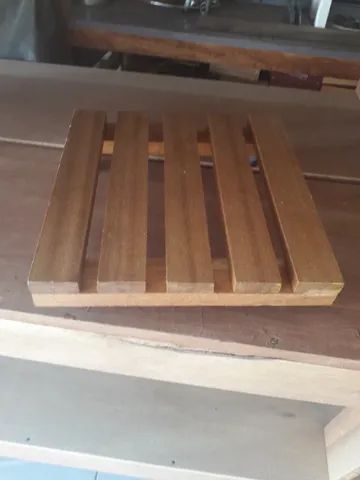 suporte quadrado de madeira com rodinha - Foto 4