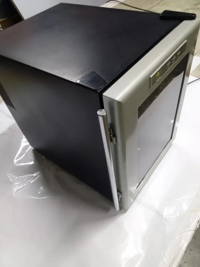 Climatizador Termoelétrico de vinho e outros