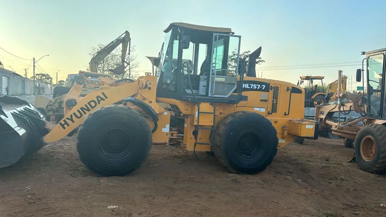 Pá Carregadeira Hyundai 757 - 2013