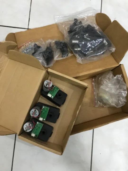 Peças p/ vending machine modelo Samba Top  (uma bandeja com motores e argolas) - Foto 3