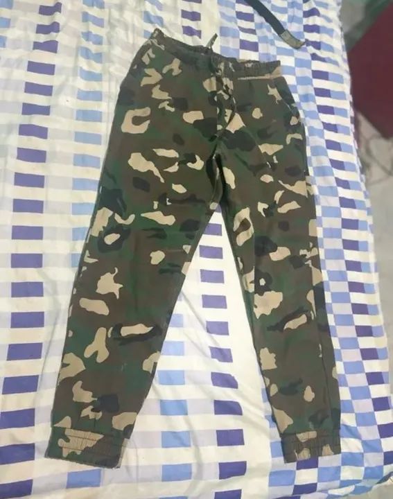 Calça camuflada masculina