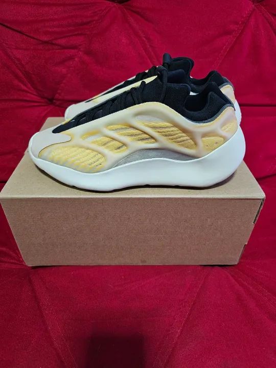 Tênis Adidas Yeezy 700 V3 "Mono Sowfflower"