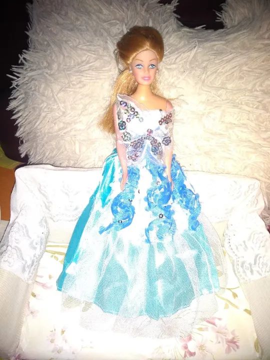 BARBIE COM VESTIDO AZUL - Foto 3