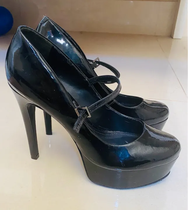 Sapato plataforma preto Schütz número 35