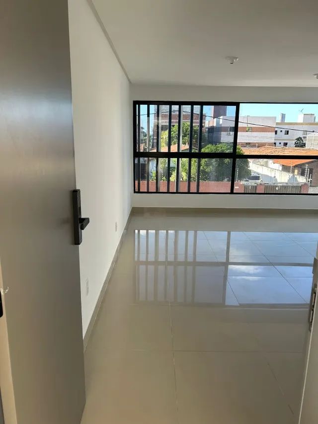 Apartamento nos Bancários com janelão e 02 quartos, sendo 01 suíte. - Foto 4