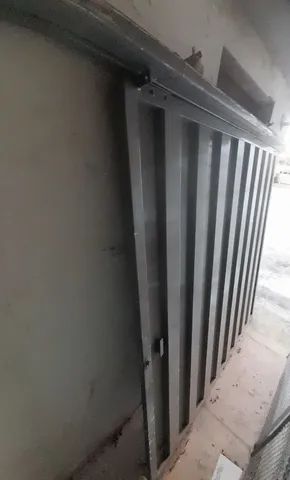 Portão de ferro com trilho chapa 1864842816624129123