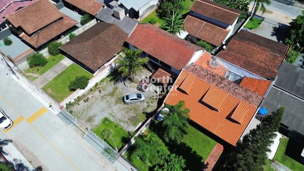 Sobrado Amplo a 50 Metros da Lagoa com Amplo Quintal á venda, Bairro Pinheiros, Balneário  - Foto 5