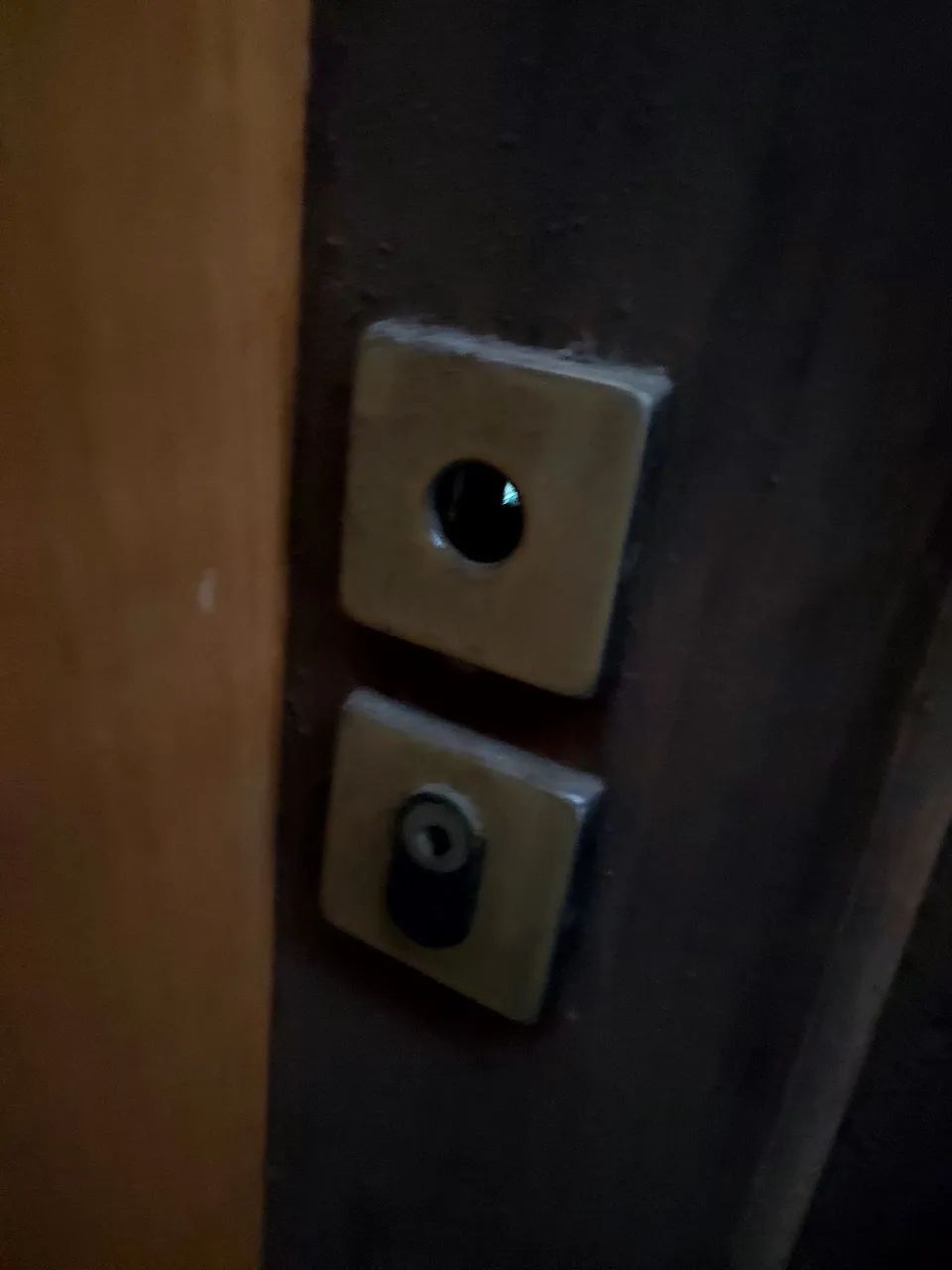  Vendo Porta de madeira maciça nova - Foto 3