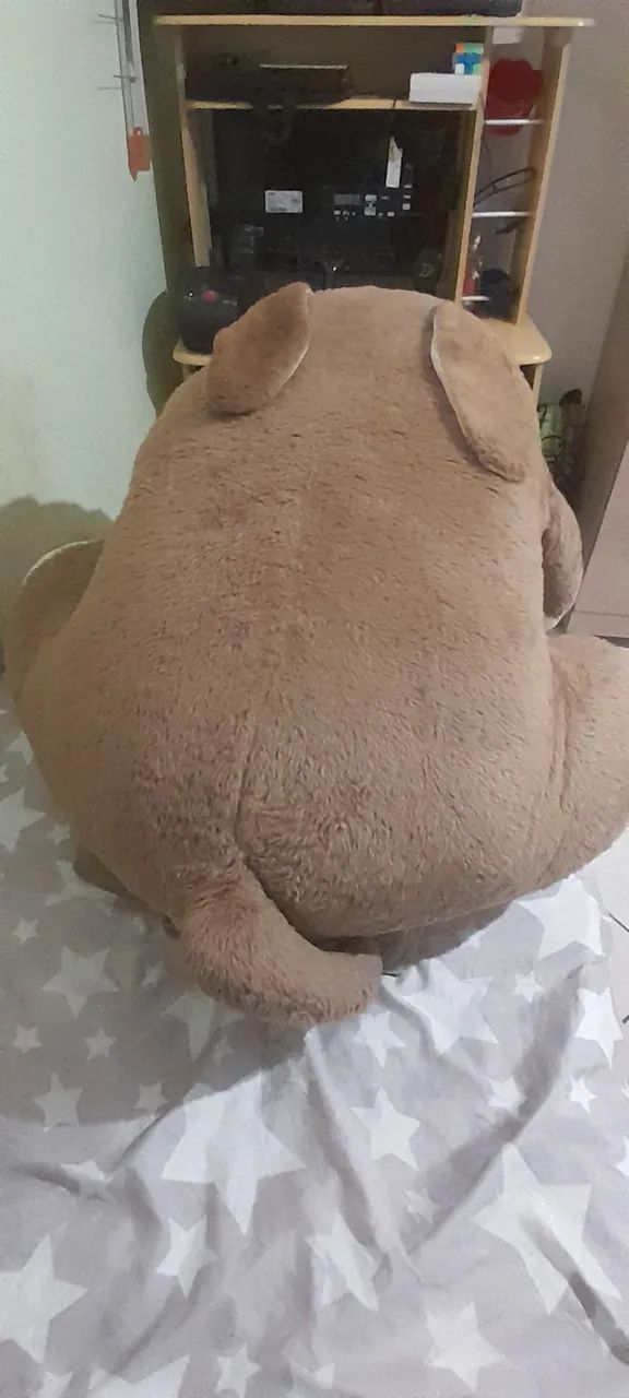 Cachorro gigante de pelúcia 