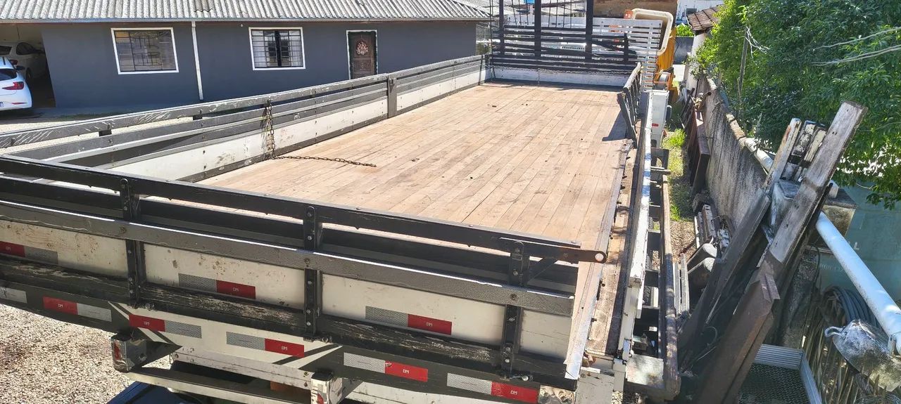 Carroceria de madeira de 9 metros para caminhão truck 