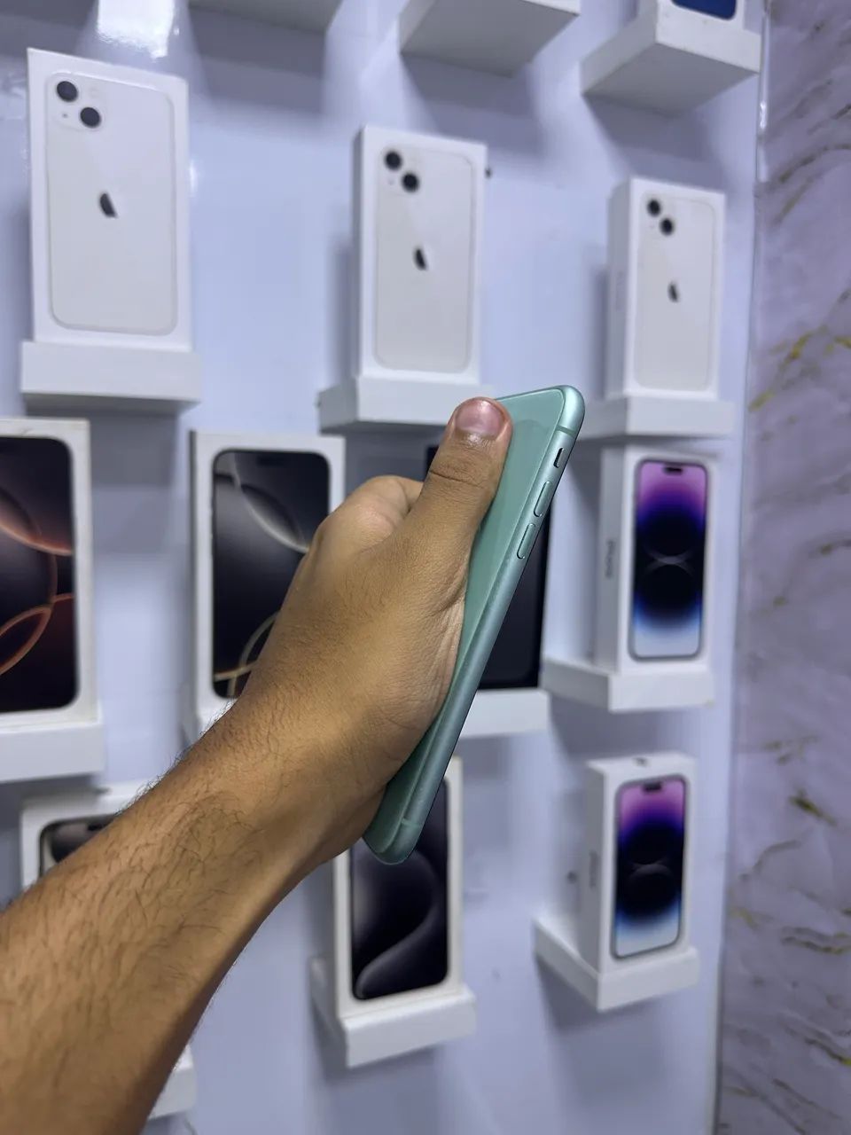 IPHONE 11 256 GB - TELA TROCADA  - Foto 4