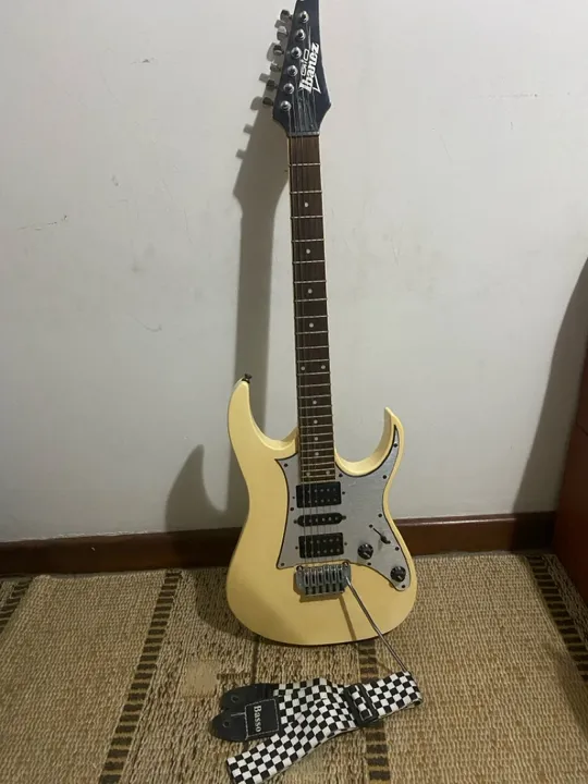 Guitarra Gio Ibanez + Amplificador Marshall MG10