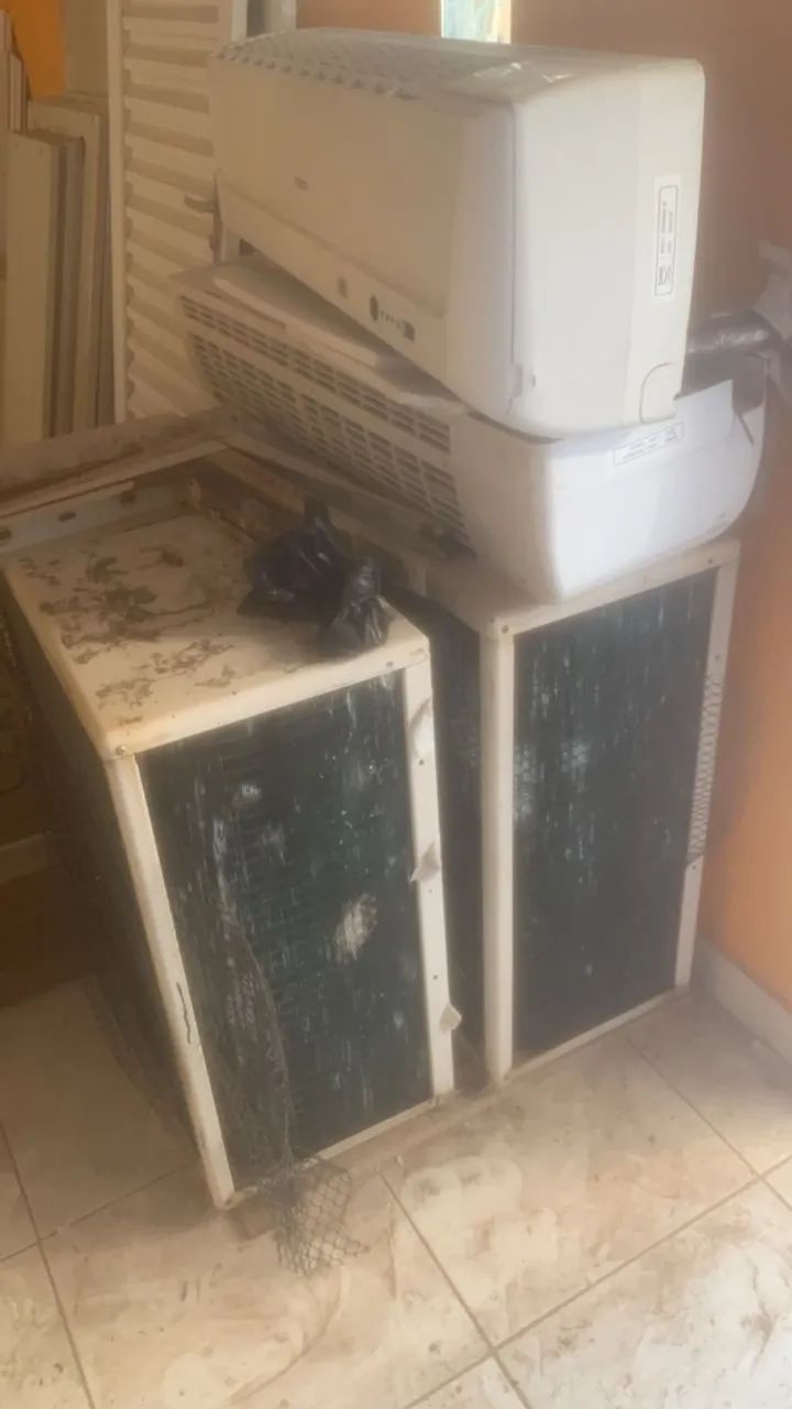 Vendo 2 aparelhos de Ar-condicionados de 22.000 BTUs em bom estado - Desapego - Foto 4