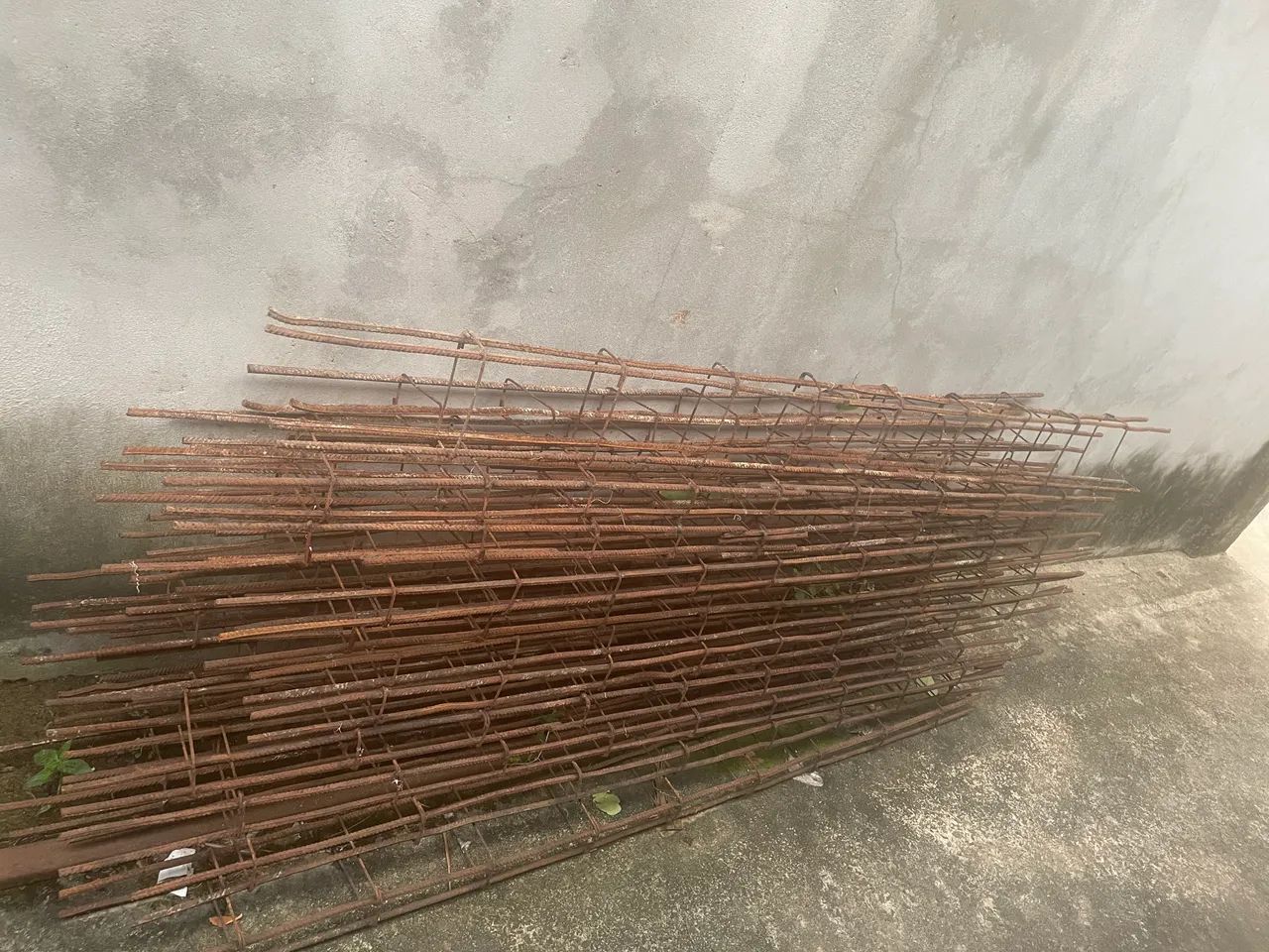 VENDO MALHA E COLUNAS 64385785396355122