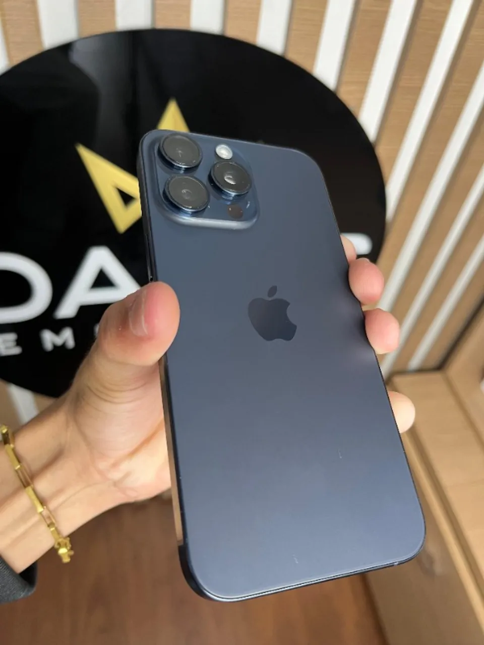 iPhone 15 Pro 128 Tampa Trocada Seminovo 85% Cor Azul