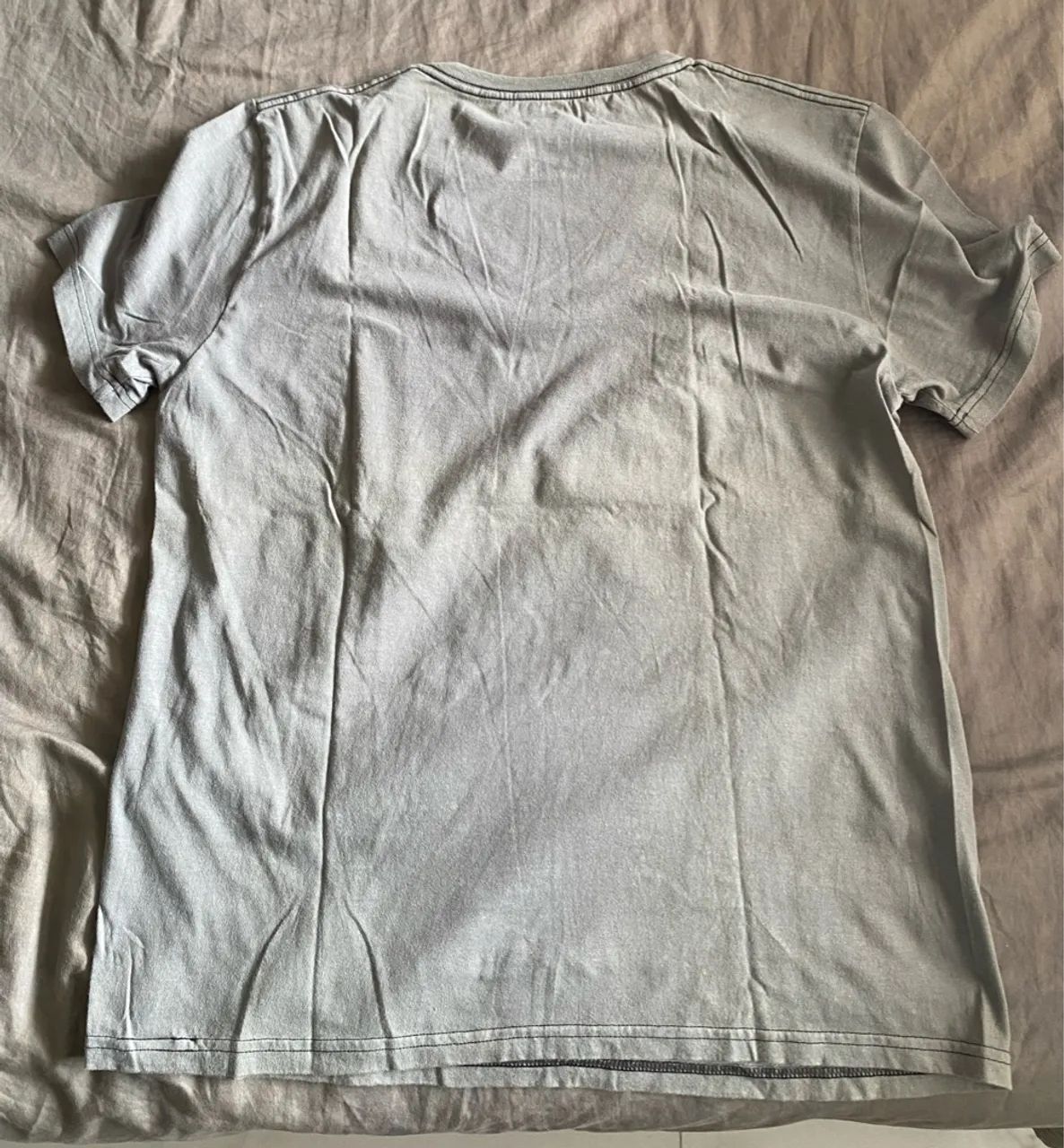 NOVO! COM ETIQUETA! Camiseta Calvin Klein Cinza - Foto 2